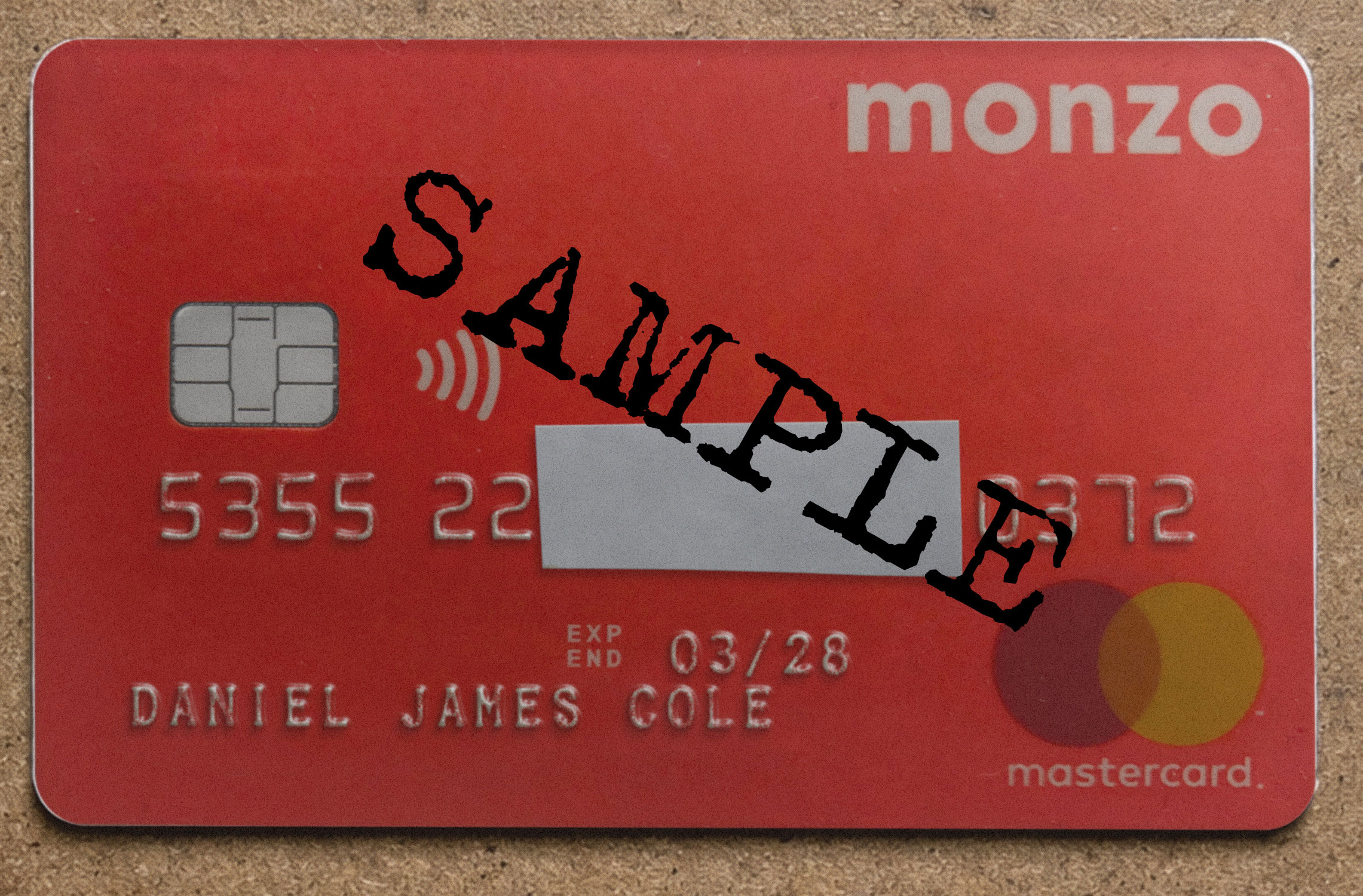 Предоставленный пример CARD с закрытой частью номера и крупной маркировкой SAMPLE